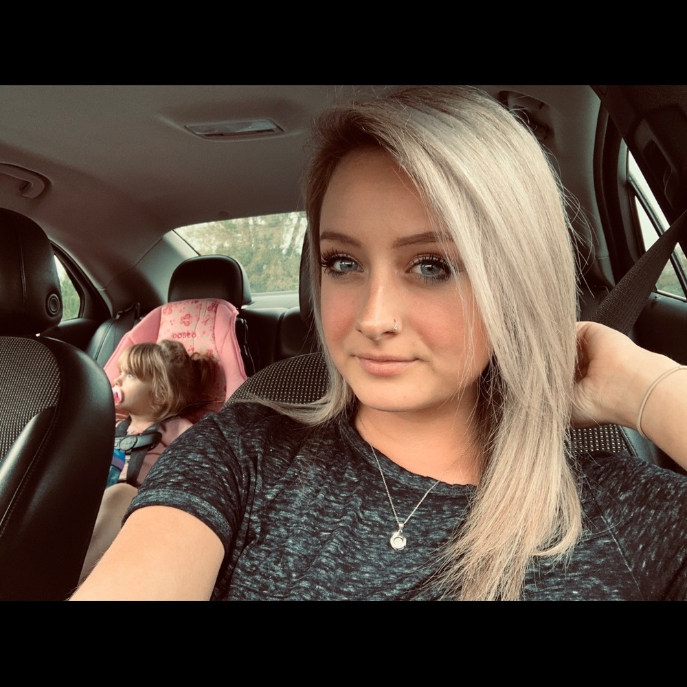 Meet your Posher, Becca